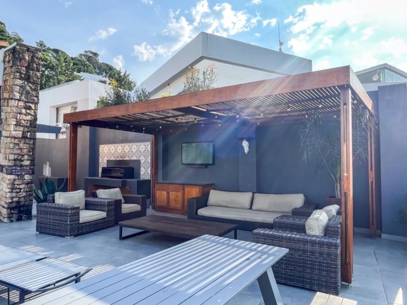 6 Bedroom Property for Sale in Hoog En Droog Western Cape